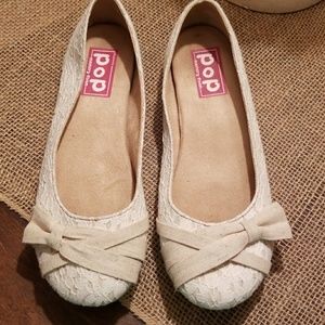 Pop memory foam flats